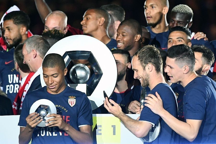 梅罗依旧称霸足坛,梅罗统治足坛最新消息