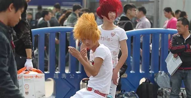 讲英语还是讲方言,说英语说方言