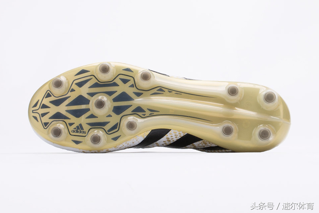 五百元性价比超高高帮足球鞋推荐,500块能买什么顶级足球鞋