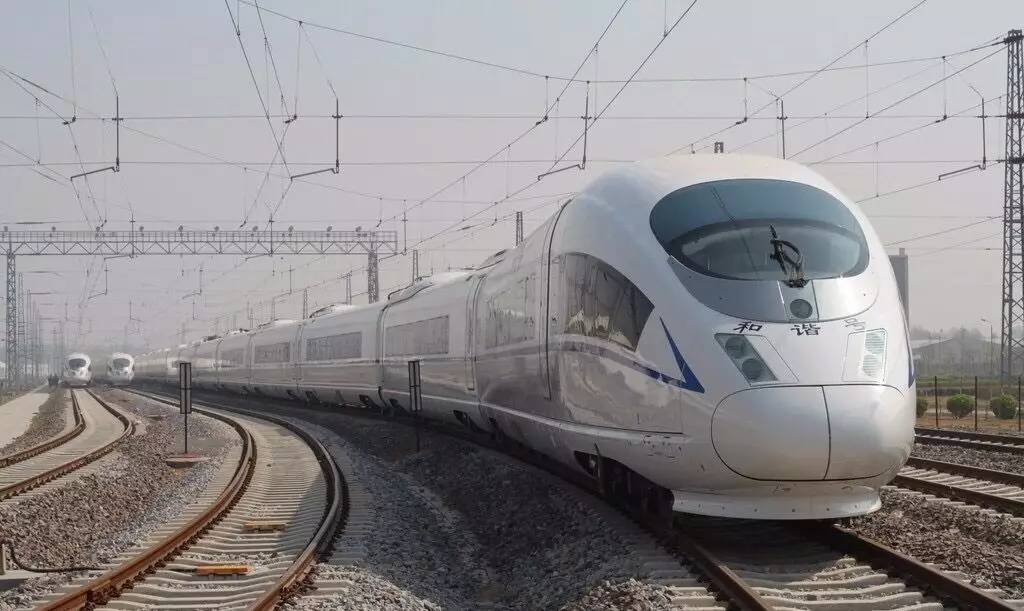 6本驾照见证“中国速度”—济南铁路局动车司机薛军和他的“火车人生”