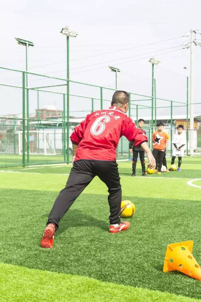 这个暑期,一起来踢球吧!海都足球俱乐部首期30个公益免年费名额等你来抢!