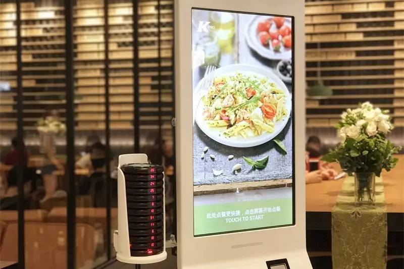 全国首家！能喝啤酒的绿色KFC你101%没吃过！热压帕尼尼、北美甜薯条……KPRO餐厅，要被挤爆啦！