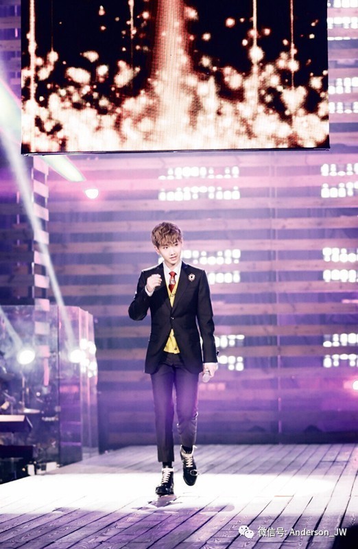 八卦｜他不仅承包了最红的影视剧OST，衣品也能拿高分