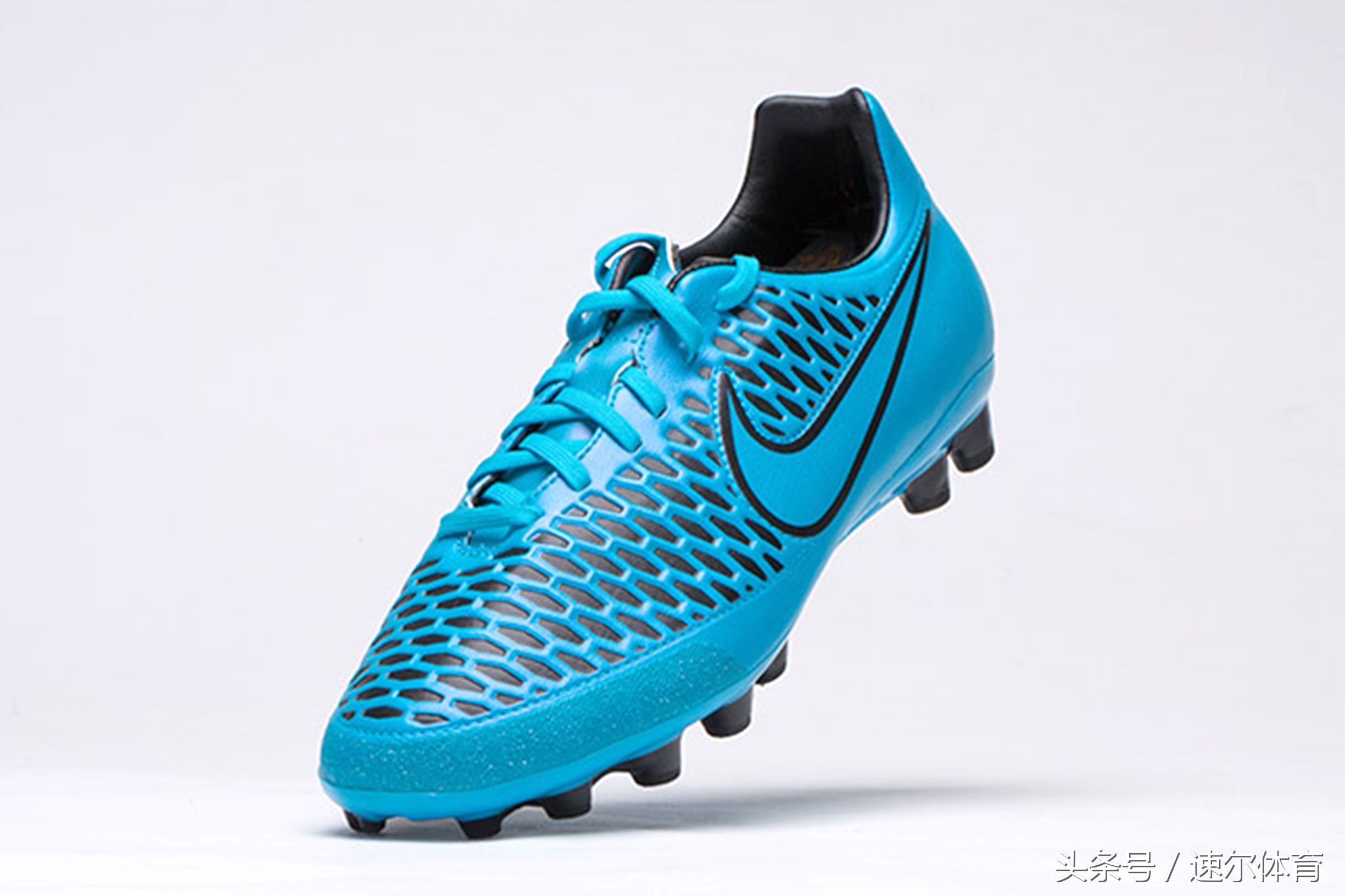 五百元性价比超高高帮足球鞋推荐,500块能买什么顶级足球鞋