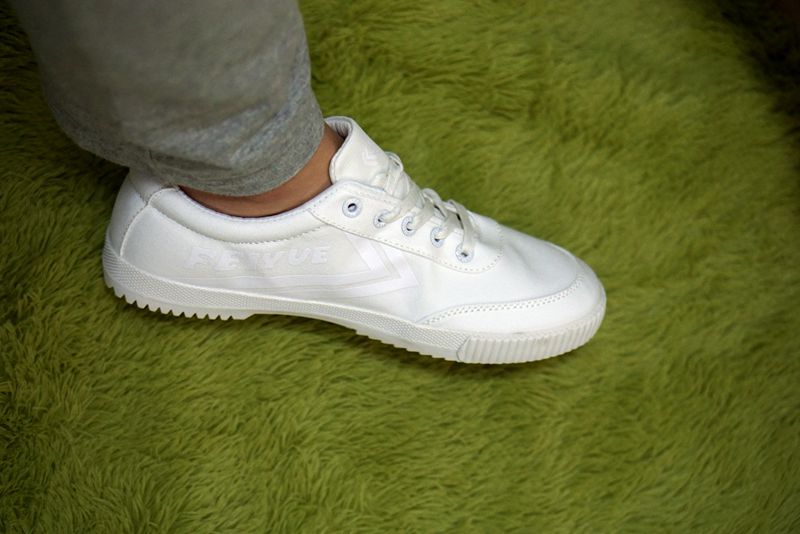 飞跃的小白鞋测评,飞跃国产高帮小白鞋