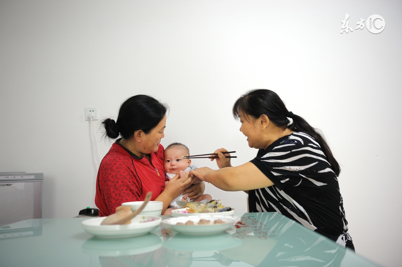 夏天给一岁宝宝吃什么水果比较好,夏天给小孩多吃哪些蔬菜水果好