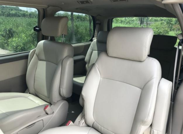 开了十年的别克gl8多少钱,花3-4万买辆五菱宏光mini值得吗