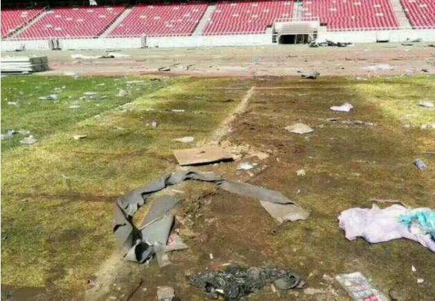 张学友年轻时舞台演出,张学友演唱会空荡荡的座位