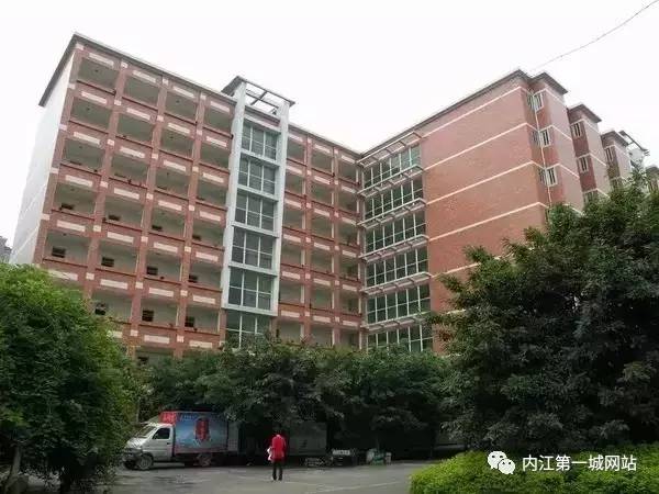 想穿校服,内江六中校服