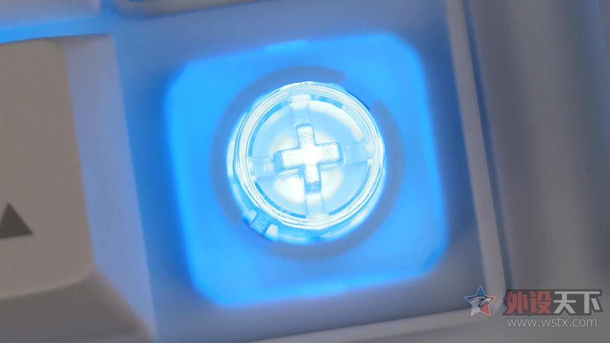 这款键盘有点厉害:可调键程、可在右上方组装乐高模型,最重要的是它有10种灯效