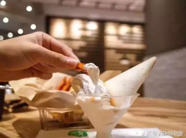 草木绿、工业风、无纸化点餐、小龙虾配朝日啤酒怎么潮怎么上