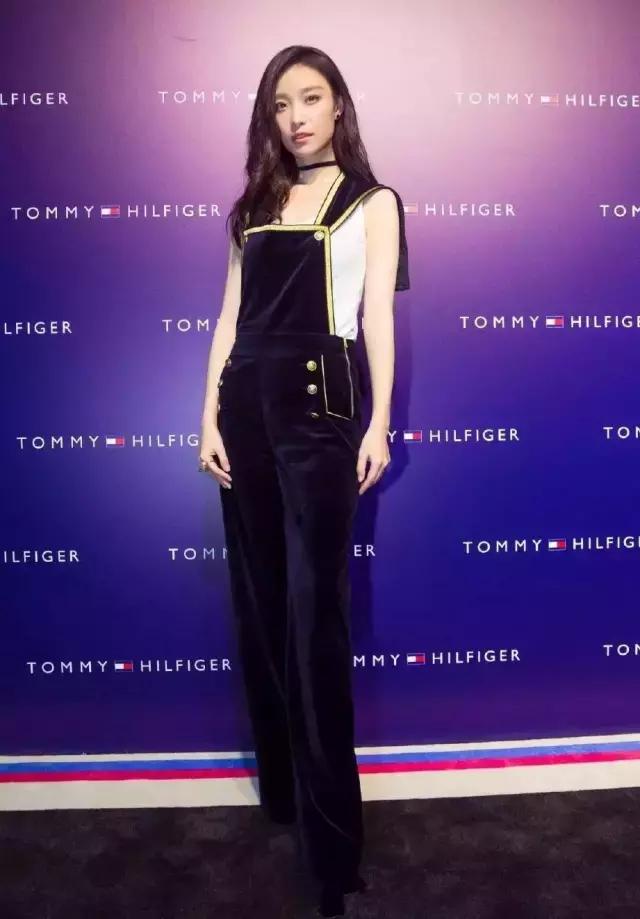 你还没有一件背心出街？那你一定是过了个假夏天！可儿，霉霉，蕾哈娜都爱的它你怎么可以没有？