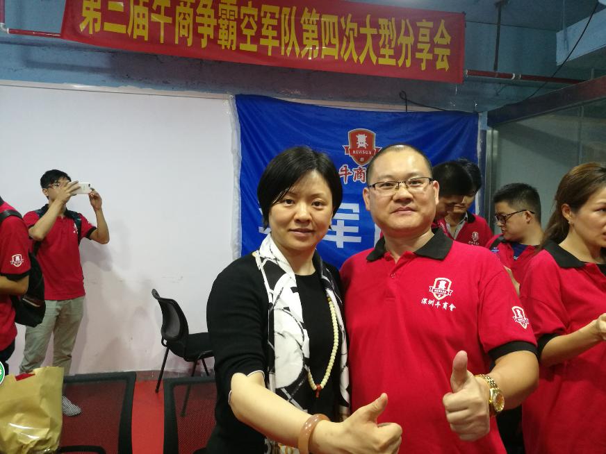 这么晚了，这些男女还在。。。