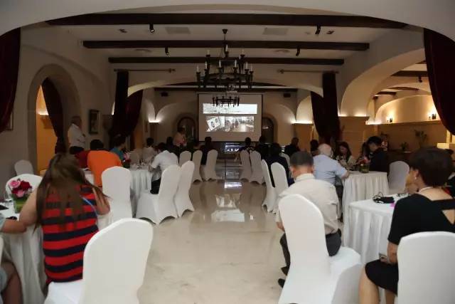 这家钟表俱乐部的地址让我们肃然起敬