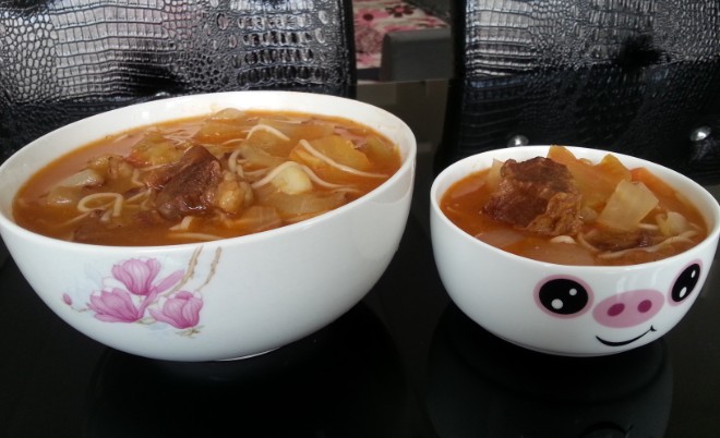 不一样的西红柿炖牛腩,番茄牛肉面和红烧牛肉面一起煮