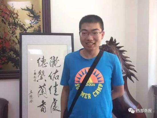 高颜值高考状元震撼视频,高考历史上裸分最高的十位状元