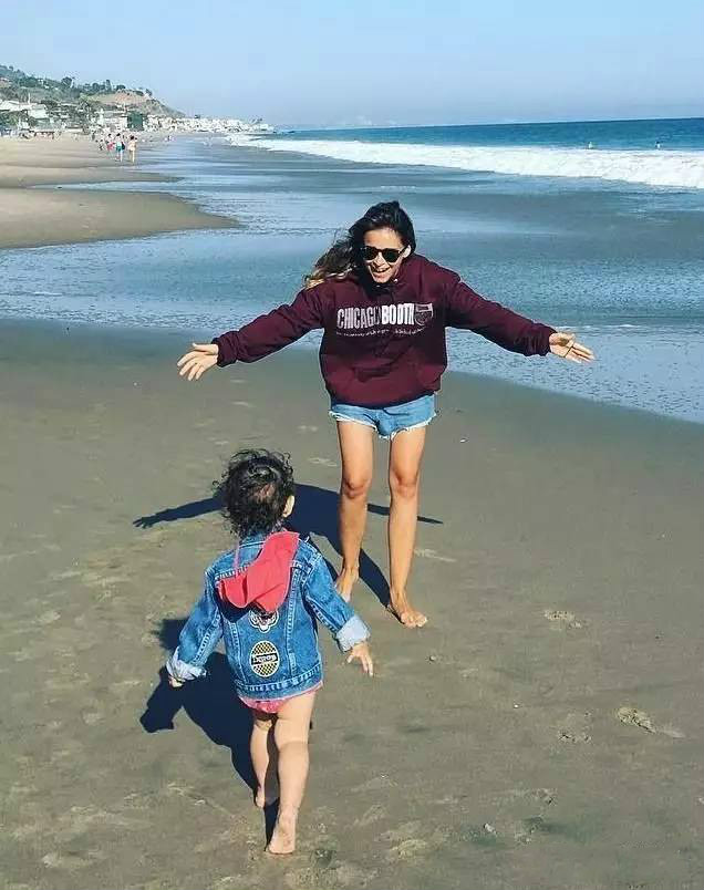 个矮、腿粗、腿短，还敢玩下身失踪？