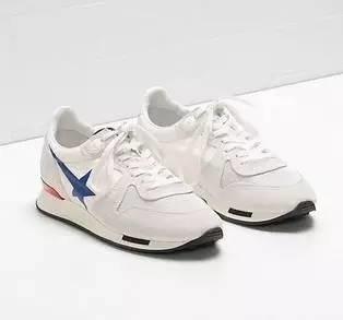 杨幂一口气买了十双的鞋,杨幂穿的薄荷绿运动鞋