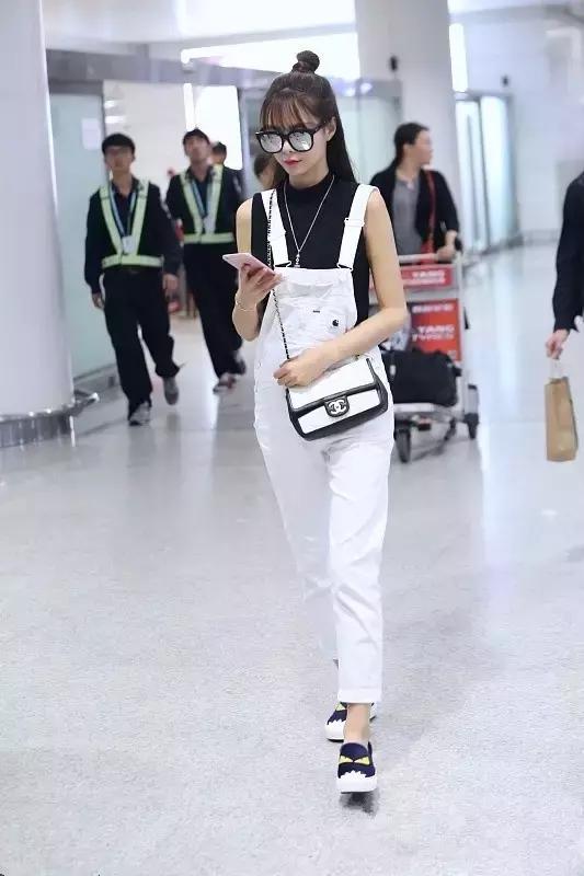 你还没有一件背心出街？那你一定是过了个假夏天！可儿，霉霉，蕾哈娜都爱的它你怎么可以没有？