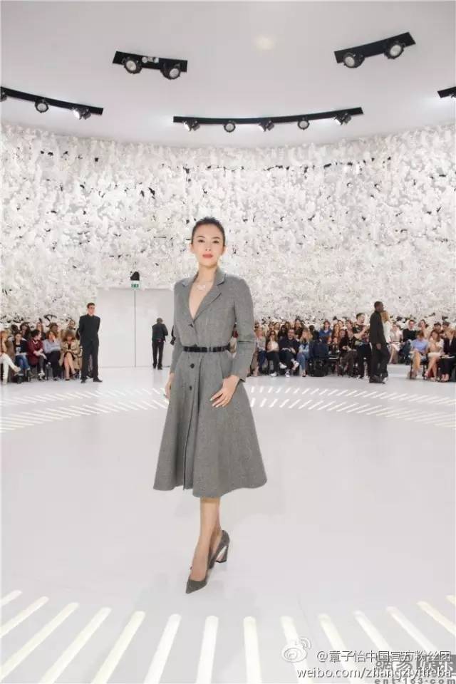 章子怡巴黎时装周白色休闲,章子怡米兰时装周白色裤裙