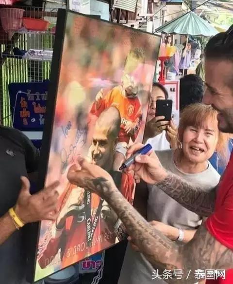 贝克汉姆穿着黄西服来中国,贝克汉姆访香港