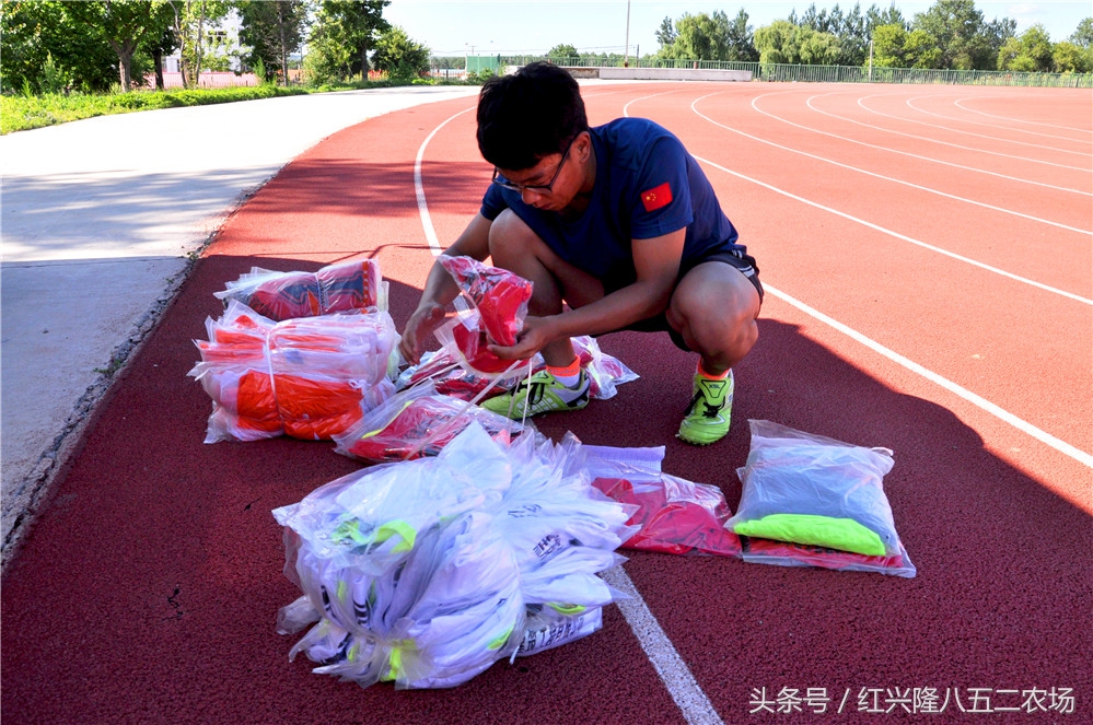 红管局校园足球赛在八五二中学进行