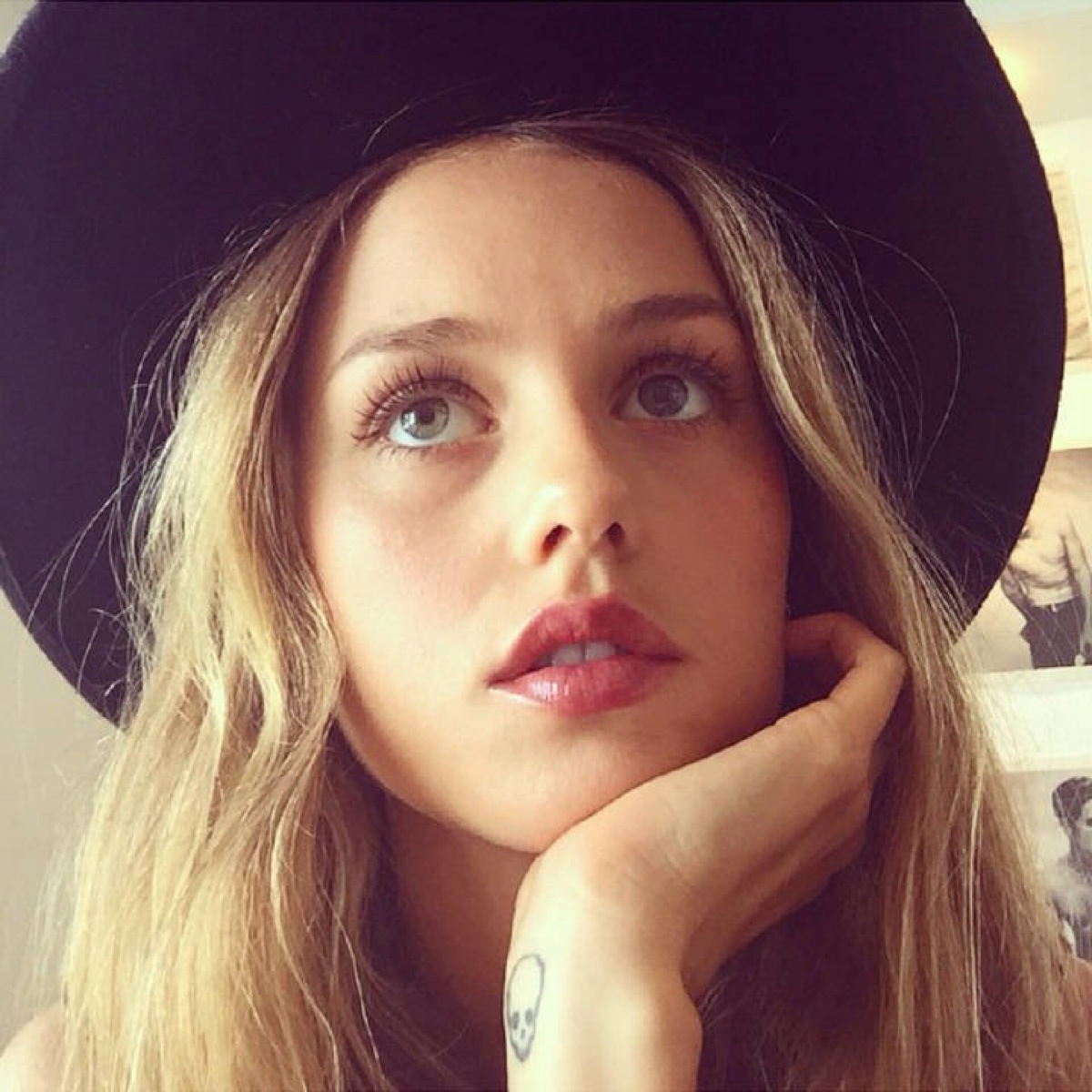 哪些女生背的包是大牌子的包,那个背奢侈品包的女孩