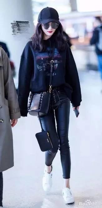 杨幂的最近穿的运动鞋,杨幂穿的薄荷绿运动鞋