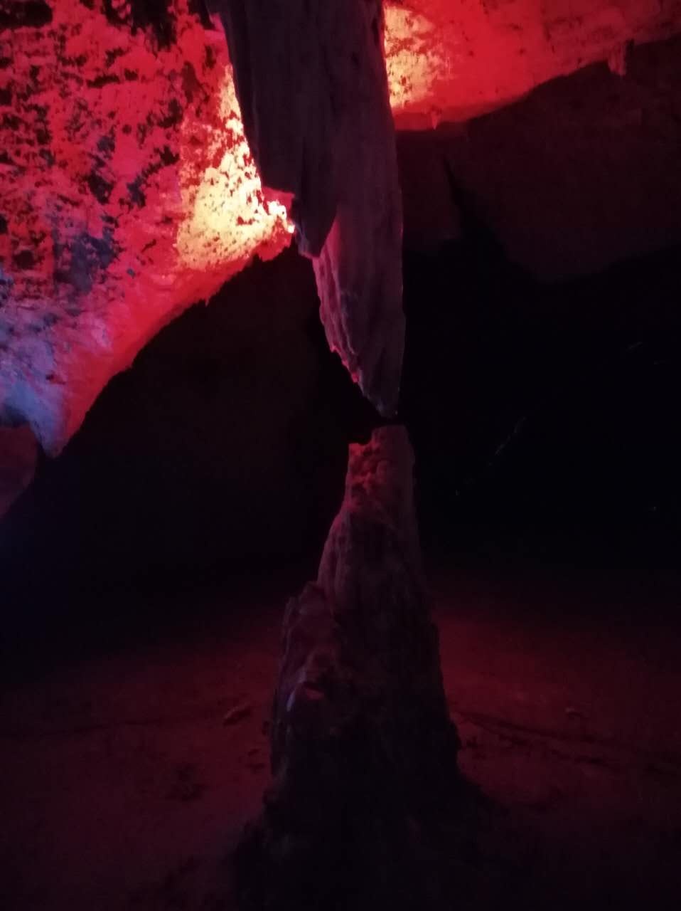 恩施大峡谷落石砸死游客,恩施大峡谷落石砸人