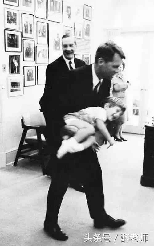 杰奎琳穿着带血的衣服,杰奎琳的眼泪音频