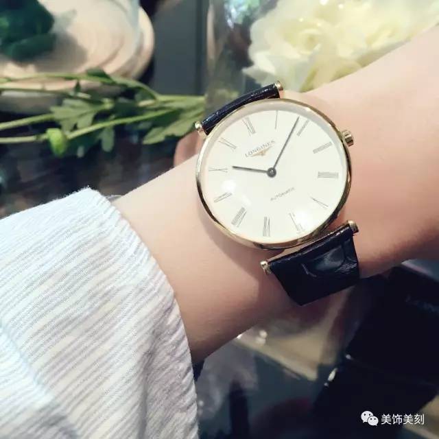 美饰美刻｜下班前，我们拉着老板在办公室里摆拍了10分钟~