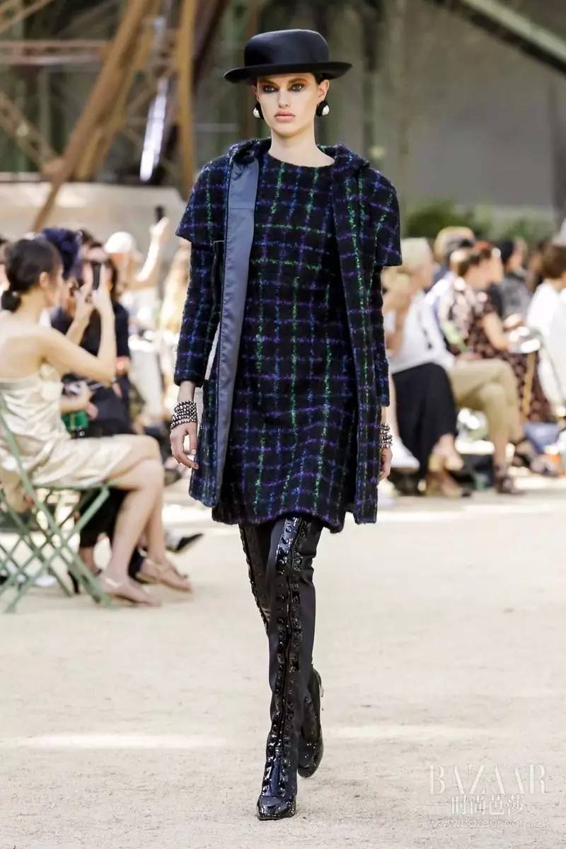 埃菲尔铁塔法国巴黎的浪漫地标,chanel秀场埃菲尔铁塔