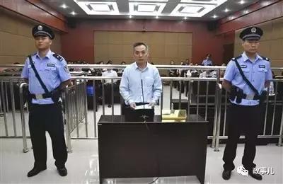 “罩着”色情场的幕后官员