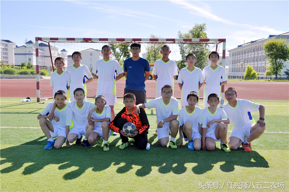 红管局校园足球赛在八五二中学进行