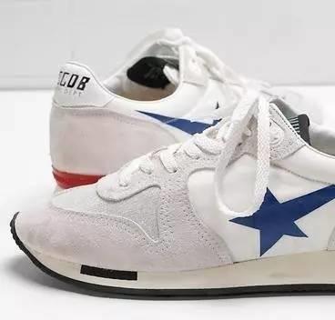 杨幂一口气买了十双的鞋,杨幂穿的薄荷绿运动鞋