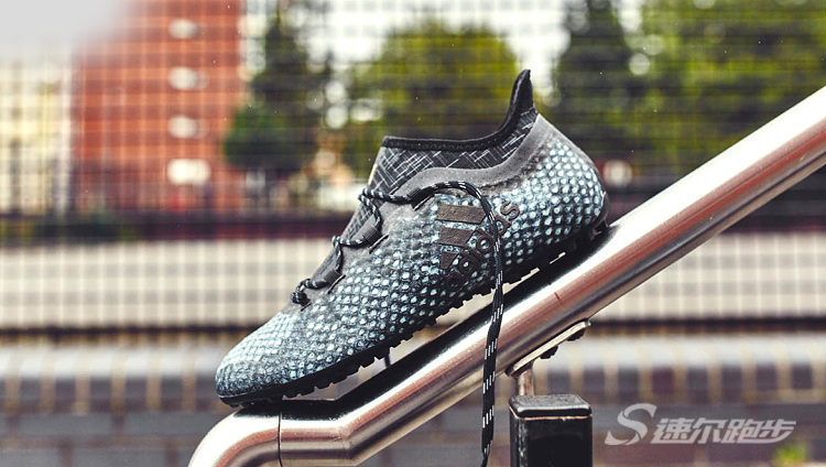 足球鞋材质小科普,最实用脚感最好的足球鞋