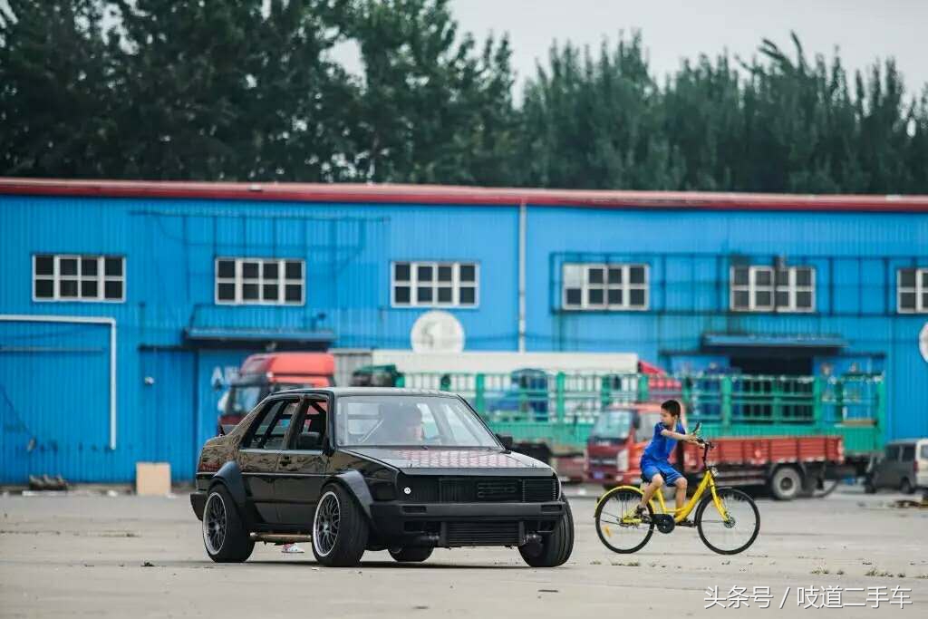 爆改五菱不算啥，氮气加速的捷达来虐他