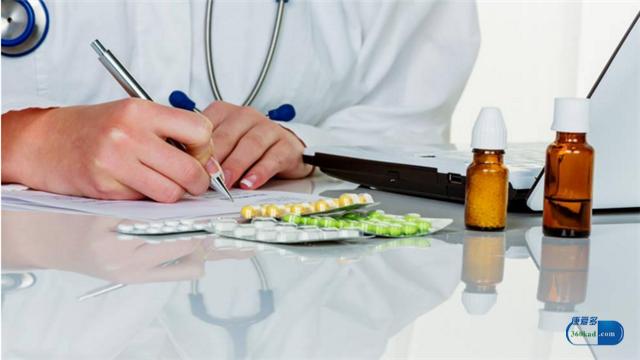 非布司他搭配什么药治痛风疗效好,痛风吃非布司他好还是苯溴马隆好