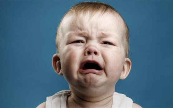 宝宝头上磕个大青包要冰敷吗,八个月宝宝头上磕青了一块