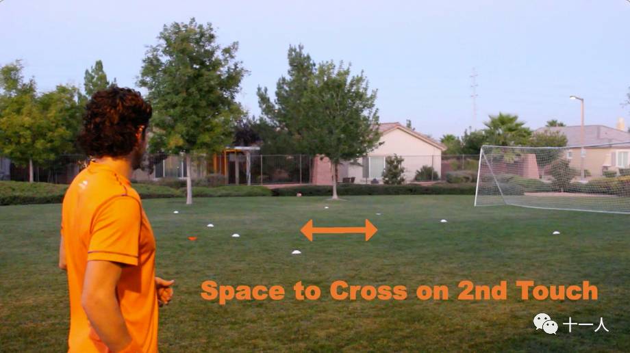 足球长传技巧详细解析,足球边路传中技巧教学