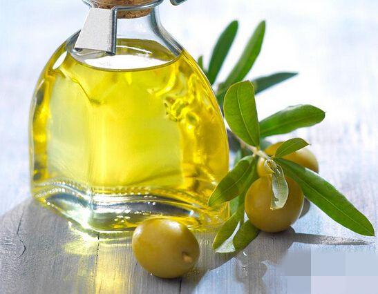 轩轩流鼻血冉莹颖痛心！面对孩子流鼻血，如何快速止血？崔玉涛来教你！