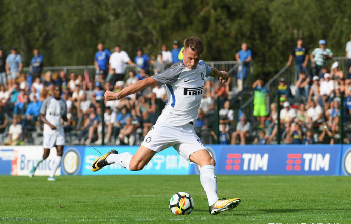 鲁尼在埃弗顿对曼联,鲁尼哪年离开曼联回归埃弗顿