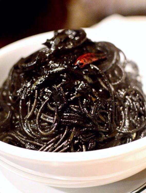 米坦墨鱼汁意面,无法抗拒的美餐