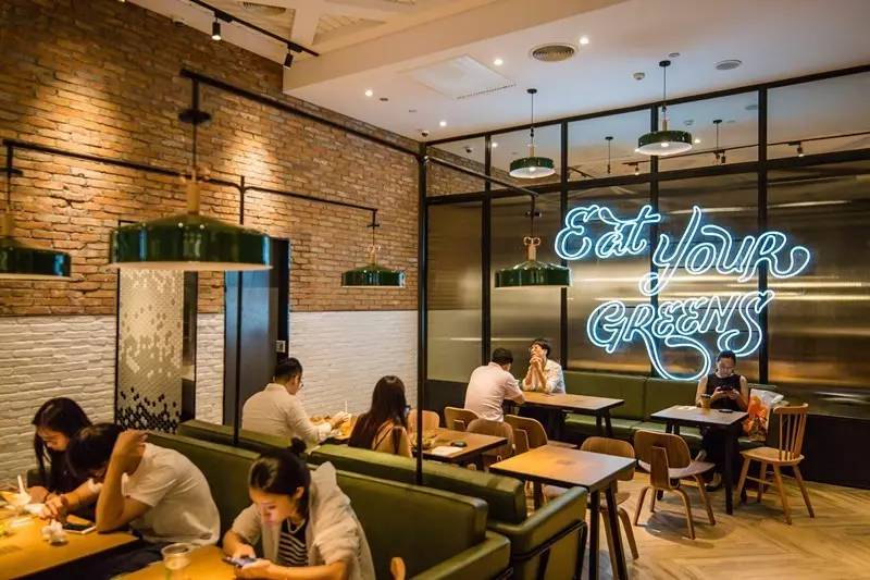 全国首家！能喝啤酒的绿色KFC你101%没吃过！热压帕尼尼、北美甜薯条……KPRO餐厅，要被挤爆啦！