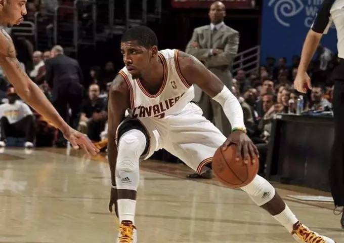 每天一个小技巧运球,每天一招背后运球过人