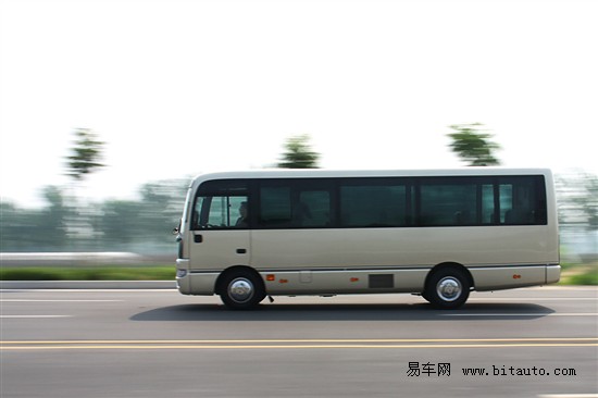 日产碧莲中巴客车怎么样碧莲尺寸动力实车解析