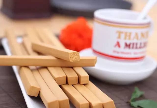 办公室必备的小零食攻略 (办公室零食10大必买攻略)