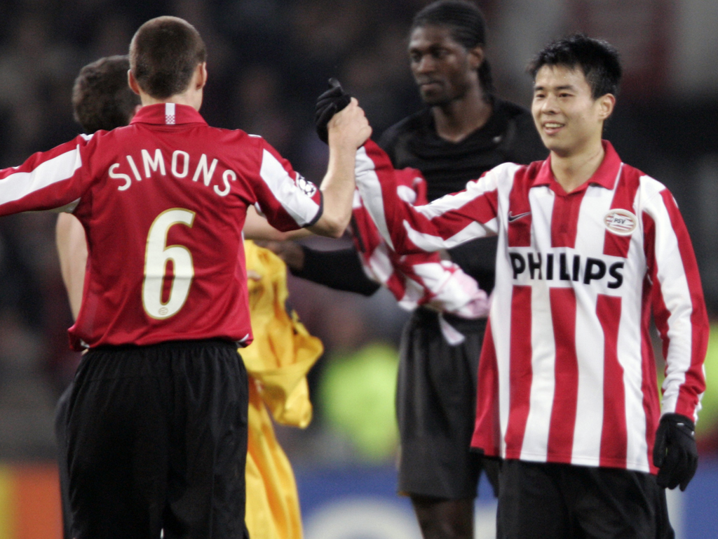 恒大主力后卫，曾因血印事件引风波，后娶富二代女友，美满幸福