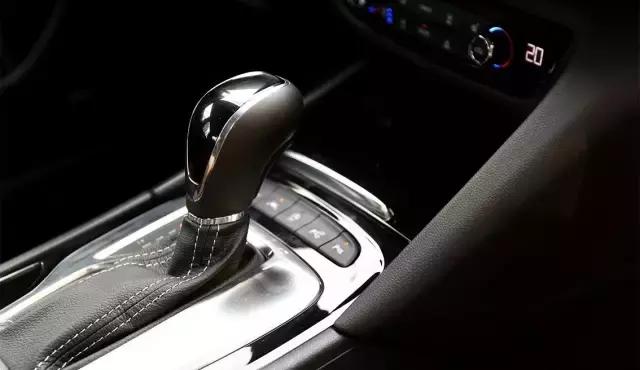 新款君威试驾感受视频,新君威空间实测