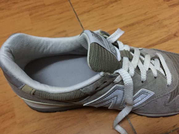 鞋子的鞋舌总是乱歪,鞋子的鞋舌总歪怎么办没有鞋带